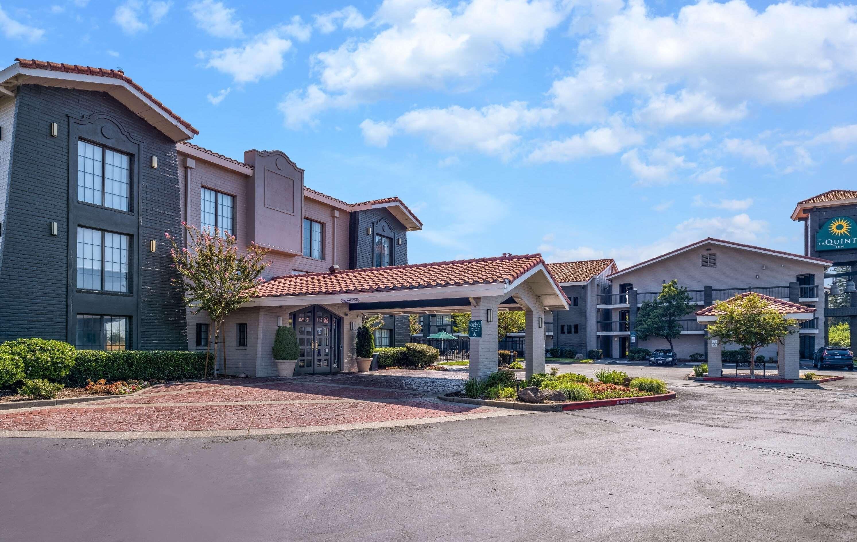 4 Business Hotels Near Rusch Park That Deliver