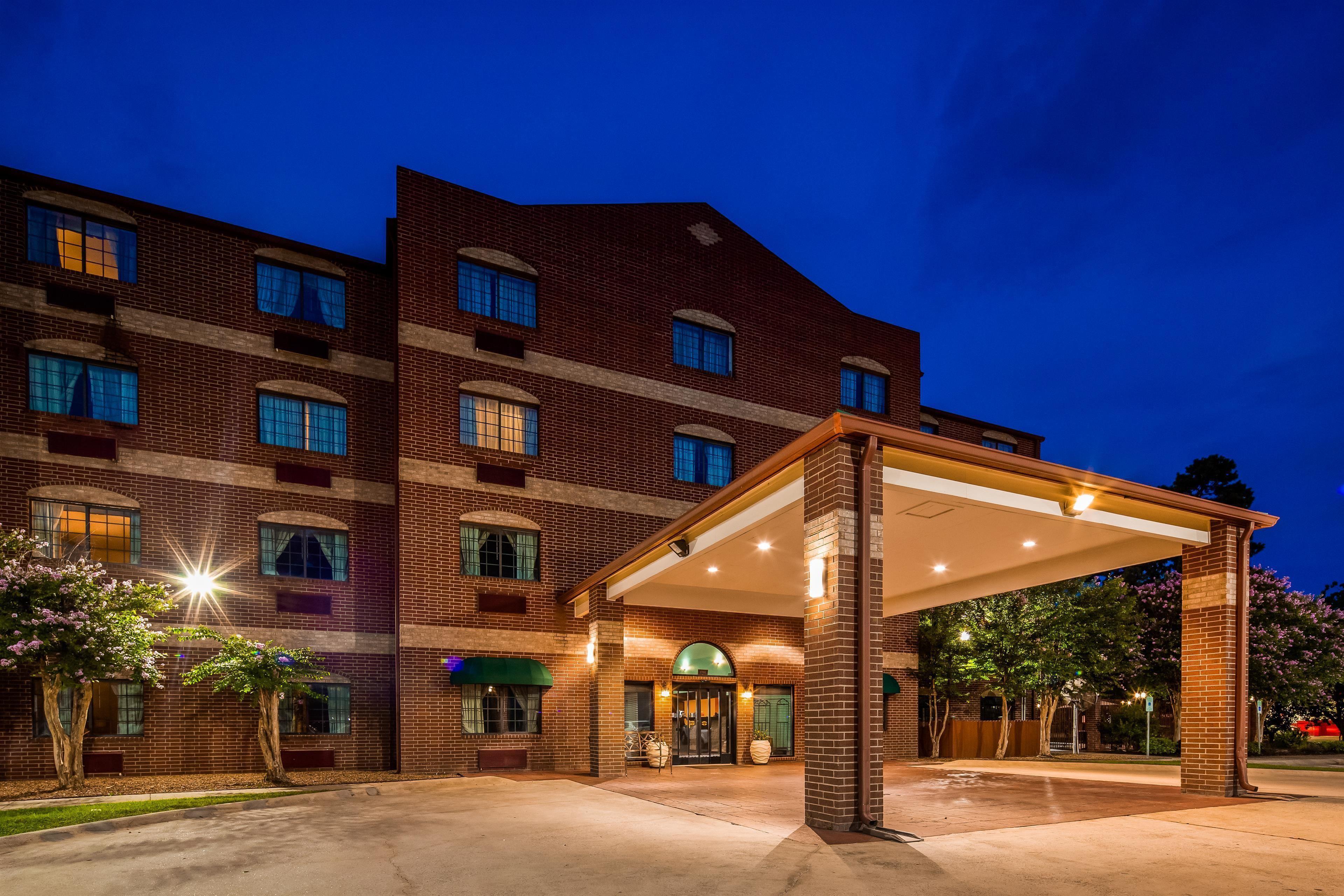 7 Smart 3-Star Hotels Near The Woodlands Golf Resort