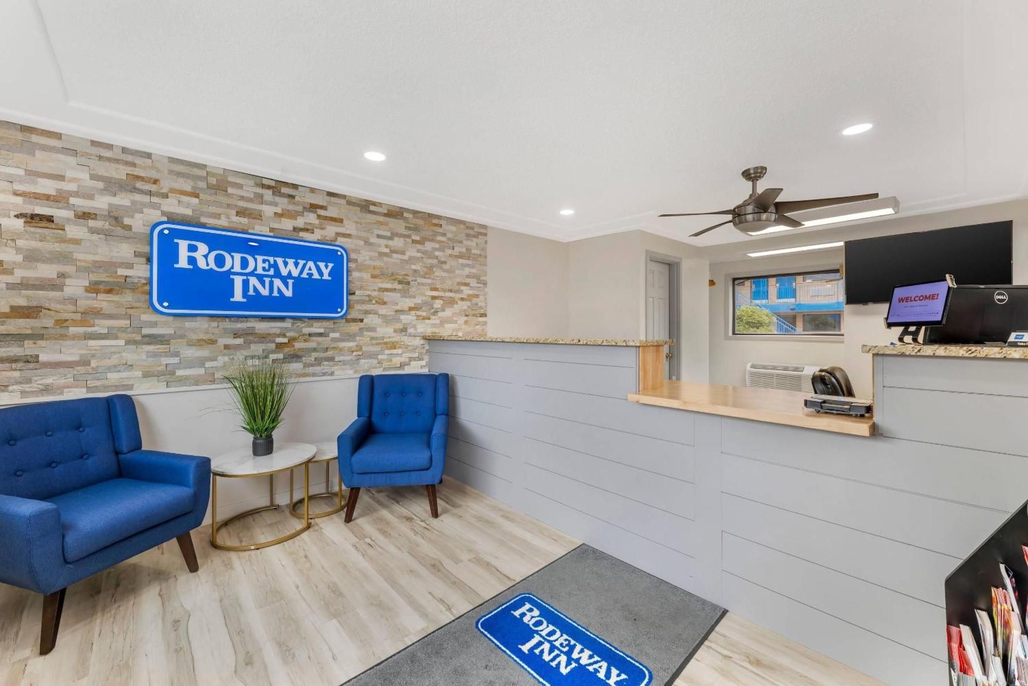 4 Budget Hotels Near Fullersburg Woods That Deliver Value