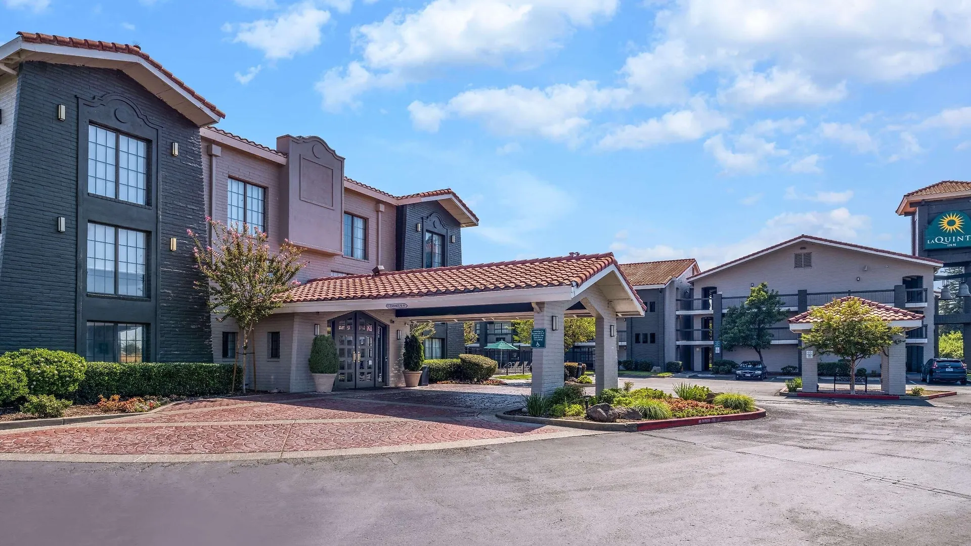 4 Business Hotels Near Rusch Park That Deliver