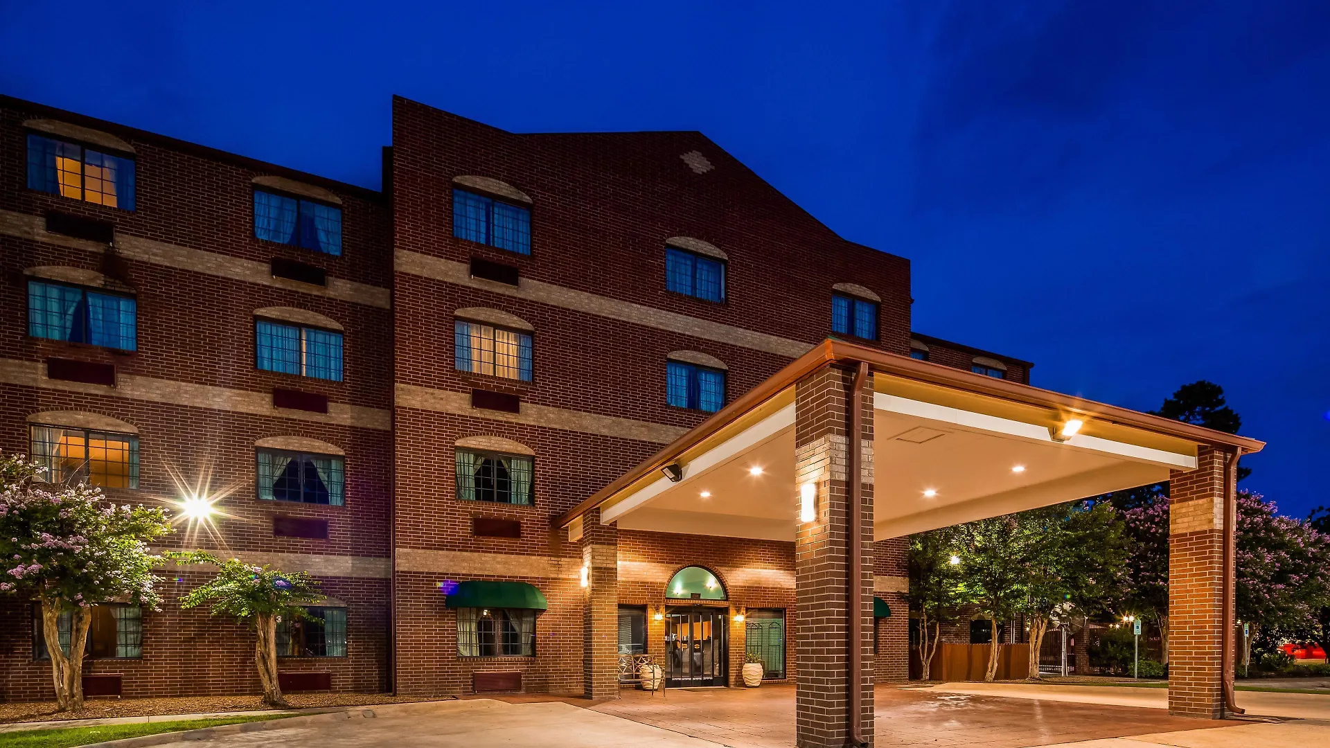 7 Smart 3-Star Hotels Near The Woodlands Golf Resort
