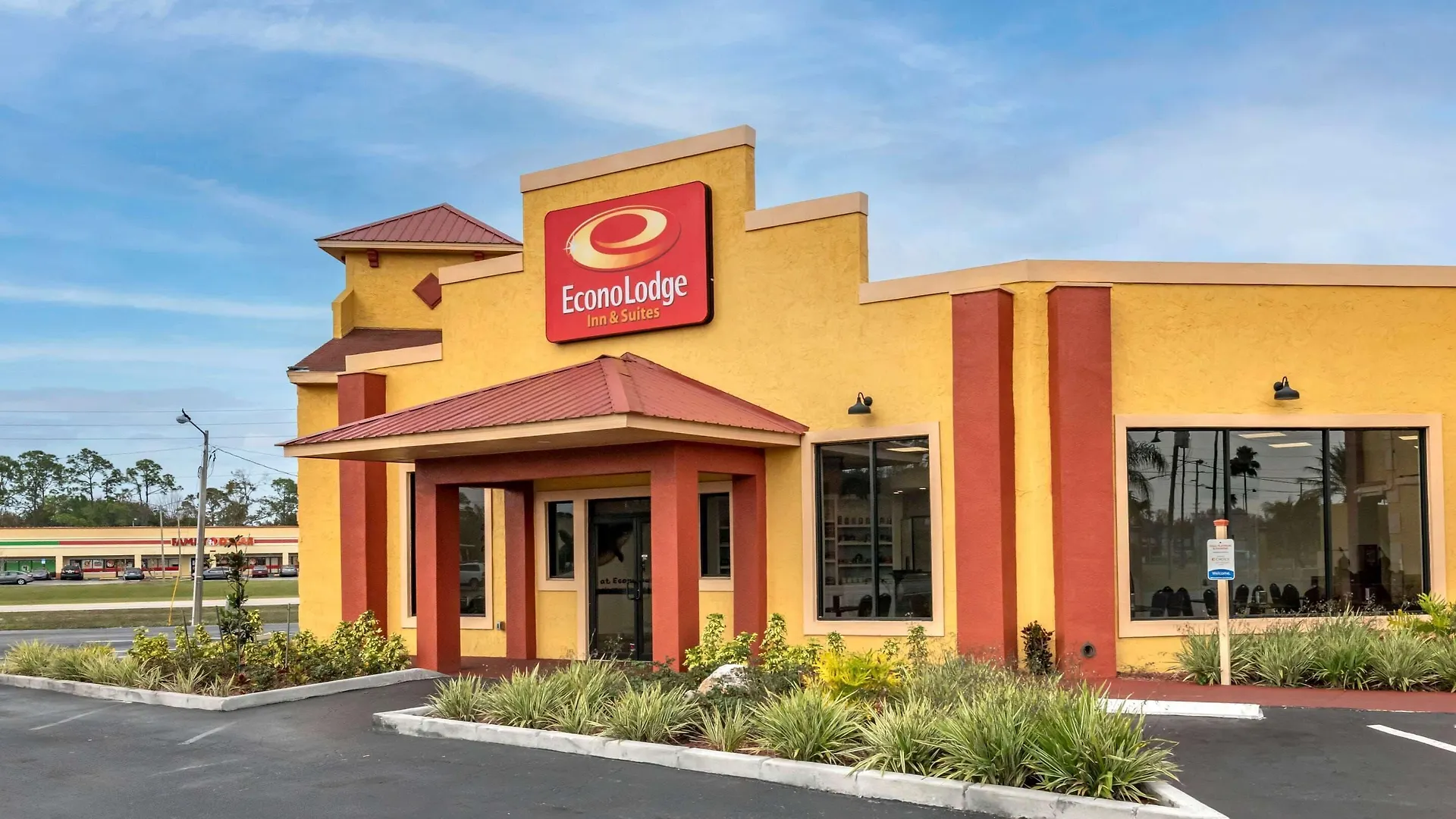 Staying Near Lake Buena Vista Factory Stores: 4 Budget Hotels Compared