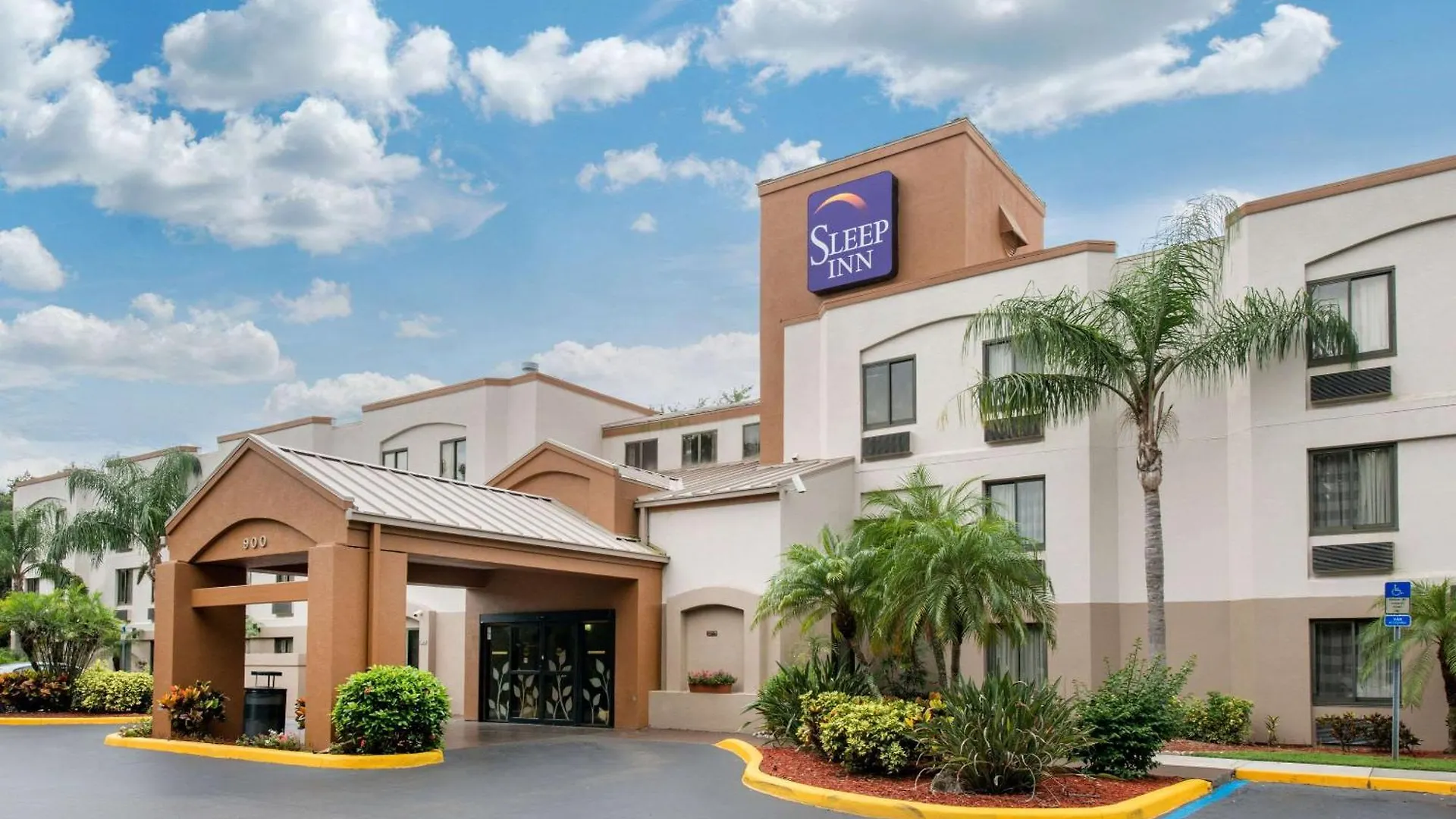 Where to Stay Near Ringling Museum: 9 Best Airport Hotels