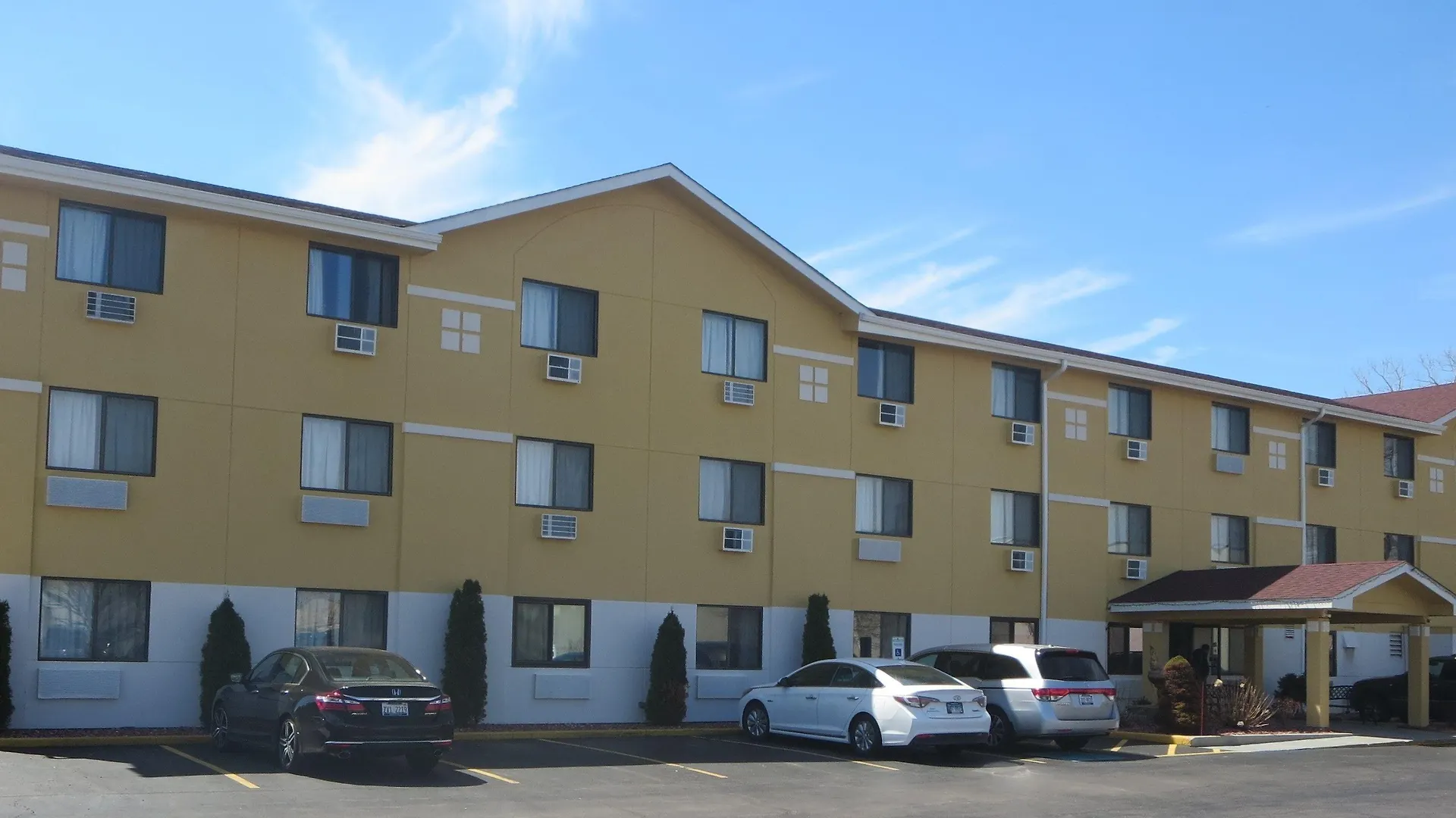 7 Business Hotels Near Adler Memorial Park for Work Travelers